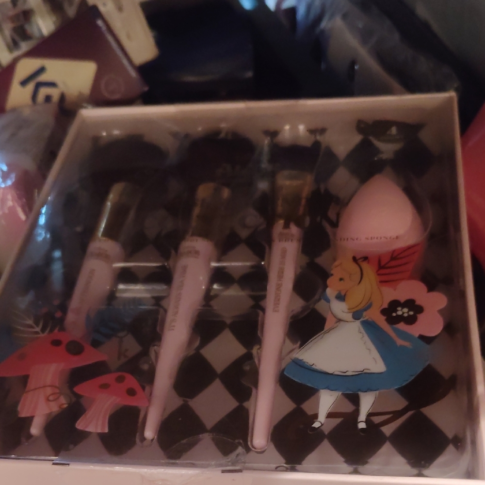 Disney Alice in Wonderland Makeup Brush Set - Pink and Gold